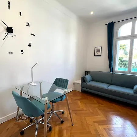 Apartment Tassigny Stylish - 2 Bedroom Sleeps 4 Free Parking Cannes