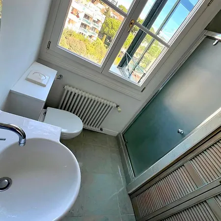 Tassigny Stylish - 2 Bedroom Sleeps 4 Free Parking Apartment *