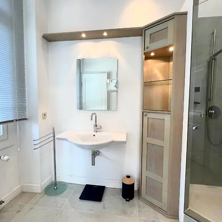 Tassigny Stylish - 2 Bedroom Sleeps 4 Free Parking Cannes