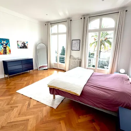 Tassigny Stylish - 2 Bedroom Sleeps 4 Free Parking