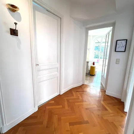 Apartment Tassigny Stylish - 2 Bedroom Sleeps 4 Free Parking *