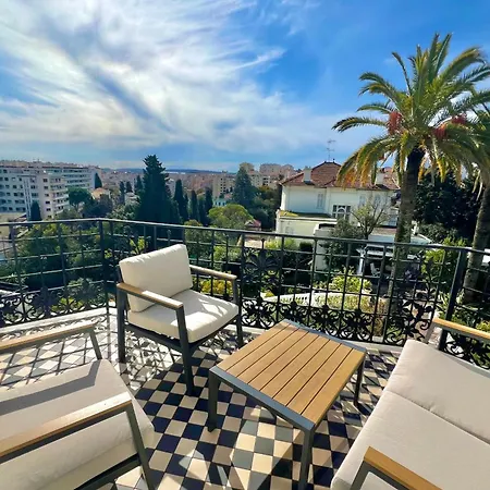Apartment Tassigny Stylish - 2 Bedroom Sleeps 4 Free Parking