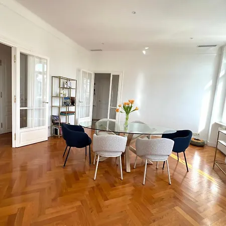 Tassigny Stylish - 2 Bedroom Sleeps 4 Free Parking Apartment Cannes
